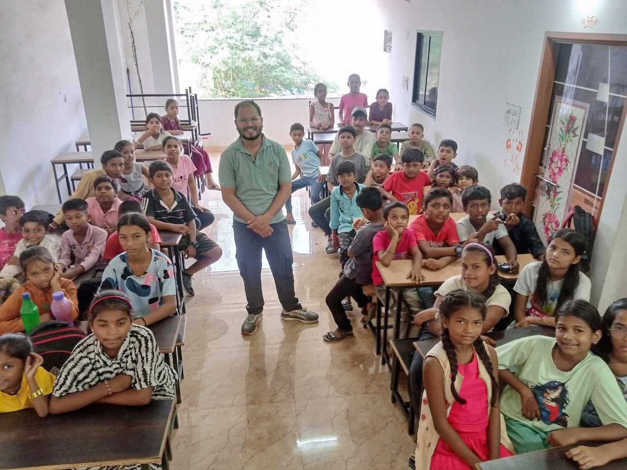 The "100-Rupee Teacher": How Sourabh Sahu is Rewriting Destinies in Nagpur’s Dipti Signal